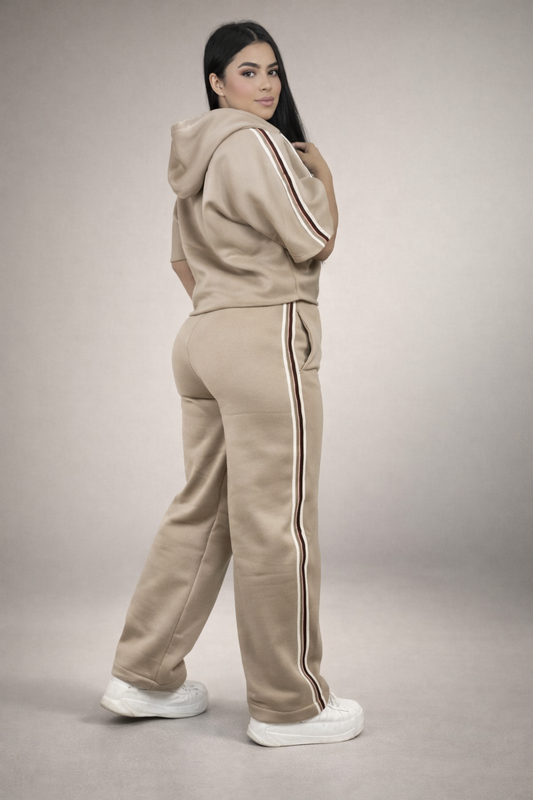 Conjunto de sudadera y pantalón beige con rayas, estilo casual para mujer